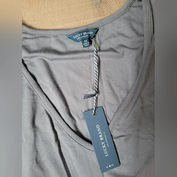 Simple Dress - Picture 6 of 8